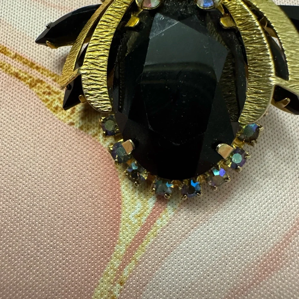 Vintage Beetle Brooch Host Pick 🥳 - Picture 4 of 6